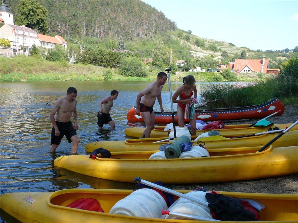 Ke strojům.jpg